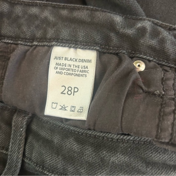 Just Black Women's Cropped Ankle Jeans 28 Petite Black Frayed Ankles 5 pocket - Picture 5 of 5